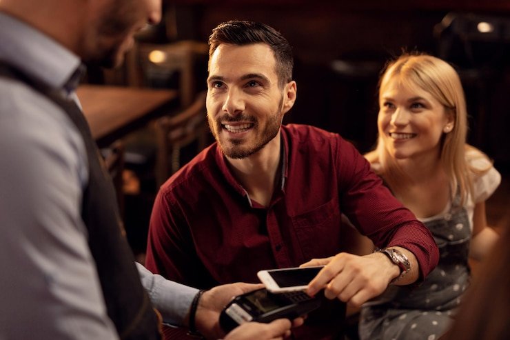 tampilan fitur free spins dan expanding wild di Book of Dead